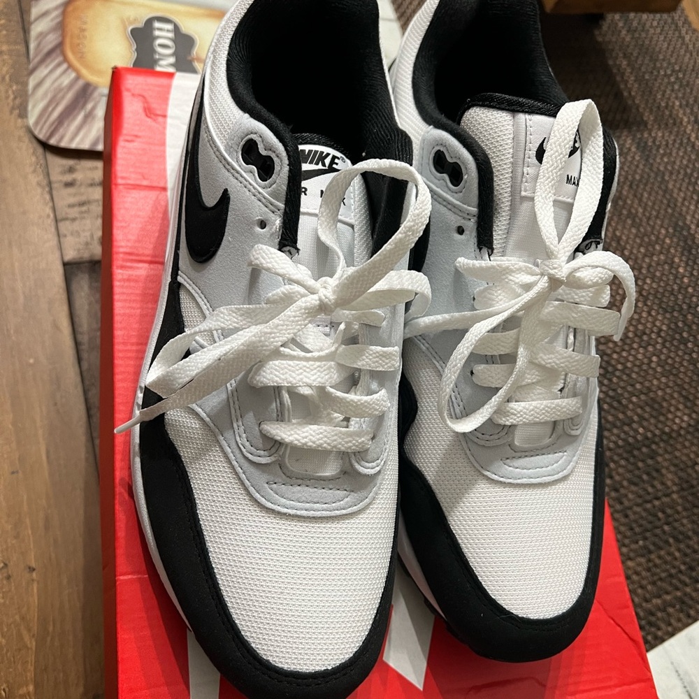 Nike size 9.5 men’s